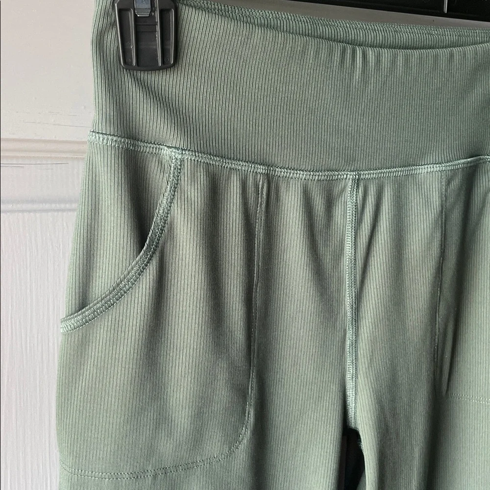 Old Navy Active High-Rise Ribbed Jogger Green Like New Girls Sz 10